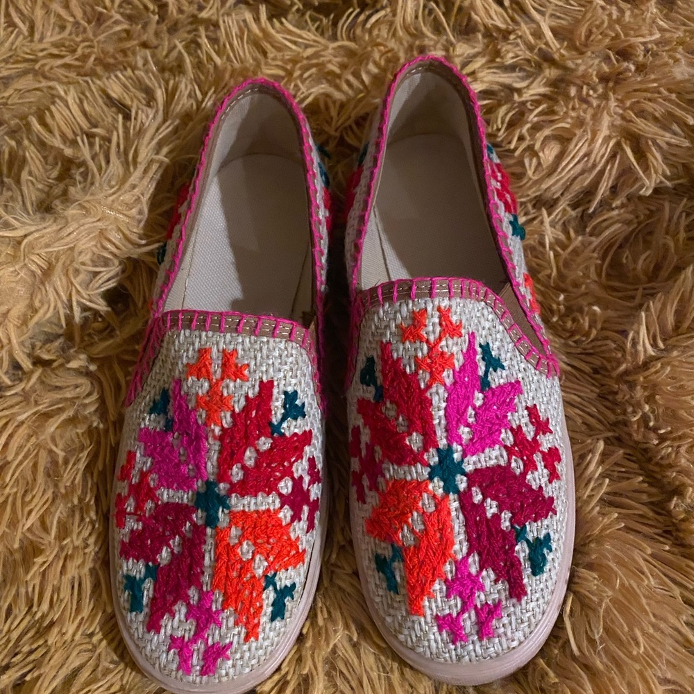 Size 8 Mexican slip on shoes.